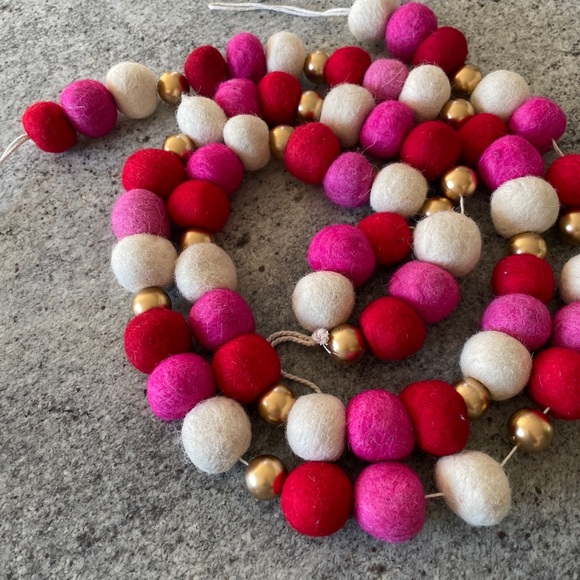 Colorful Felt Ball Garland. Valentine Garland, 6 feet in length. - Picture 4 of 6